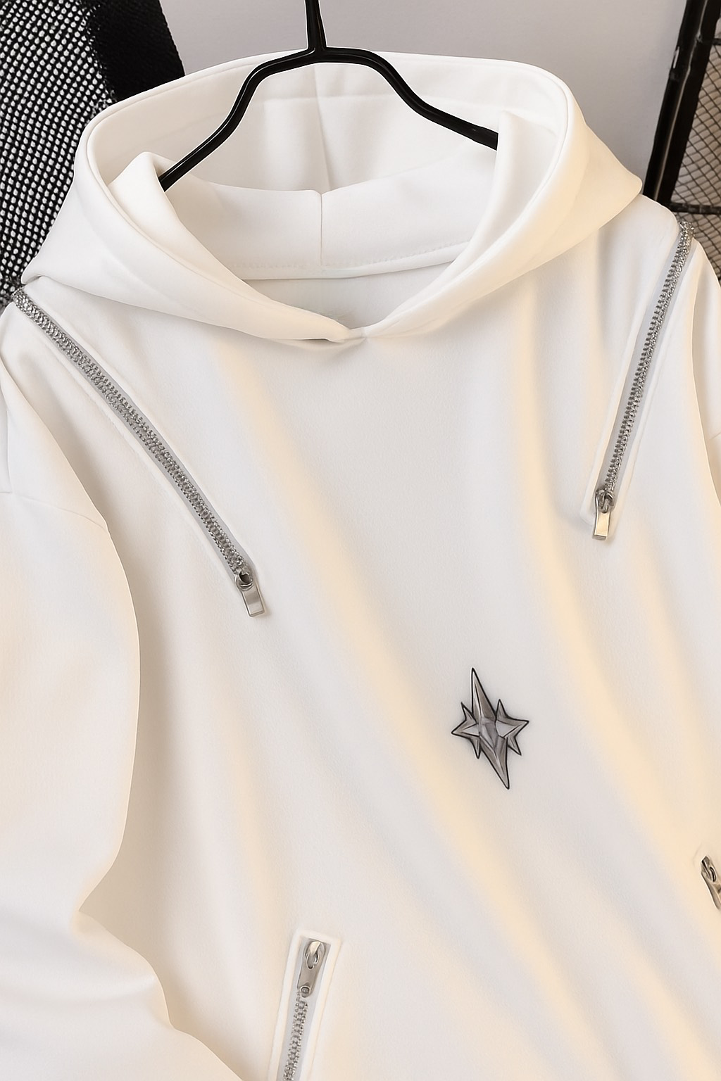 FUNKURE ZIPPER ACCENT & STAR EMBLEM OVERSIZED HOODIE.