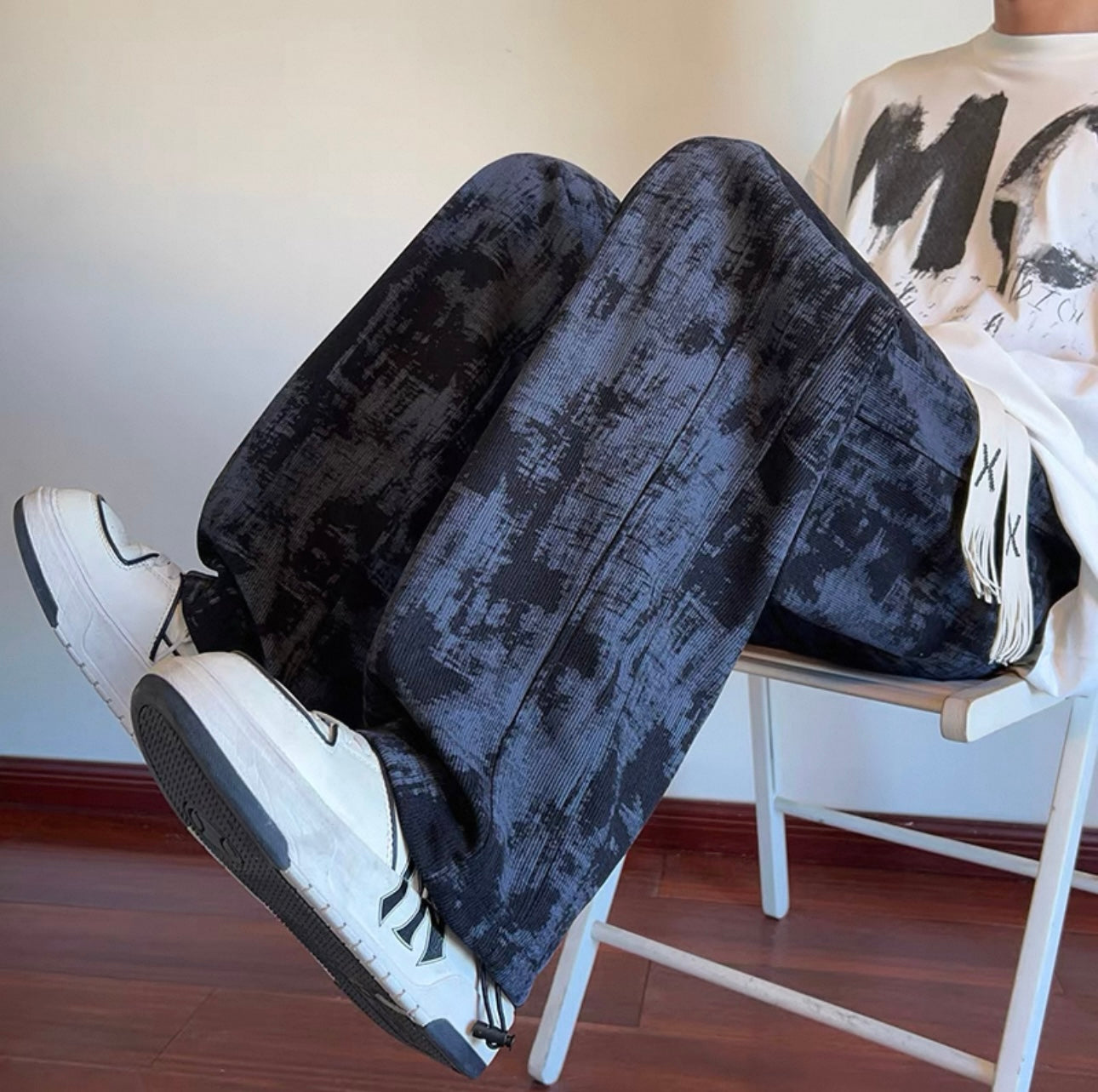 LOOSE-FIT MODERN URBAN STYLE JOGGERS.