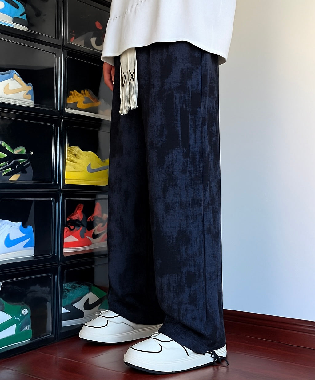 LOOSE-FIT MODERN URBAN STYLE JOGGERS.
